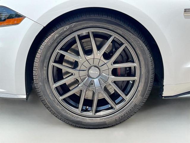 Photo of 2019 Oxford White Ford Mustang