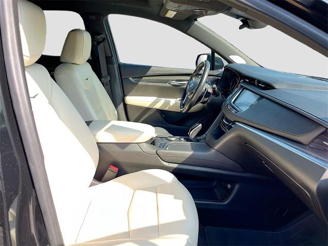 Photo of 2020 Stellar Black Metallic Cadillac XT5