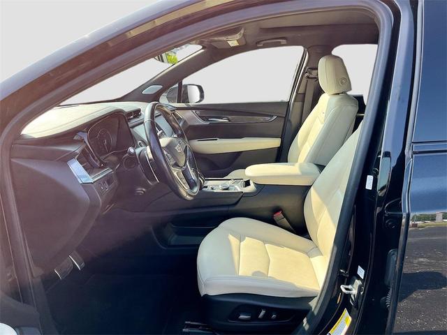 Photo of 2020 Stellar Black Metallic Cadillac XT5