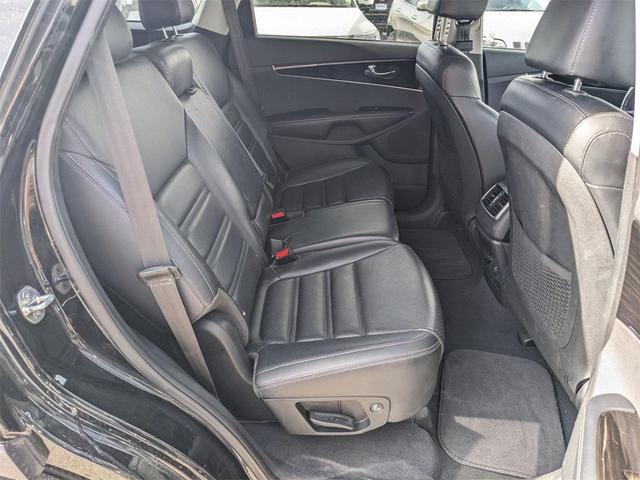 Photo of 2020 Ebony Black Kia Sorento
