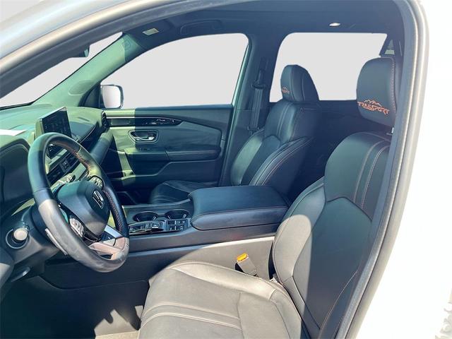 Photo of 2025 Platinum White Pearl Honda Pilot