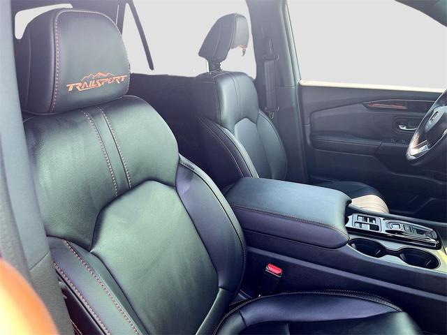 Photo of 2025 Platinum White Pearl Honda Pilot