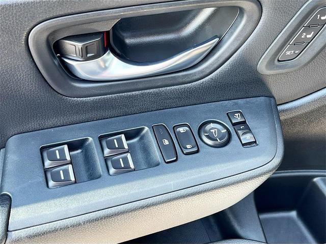 Photo of 2025 Platinum White Pearl Honda Pilot