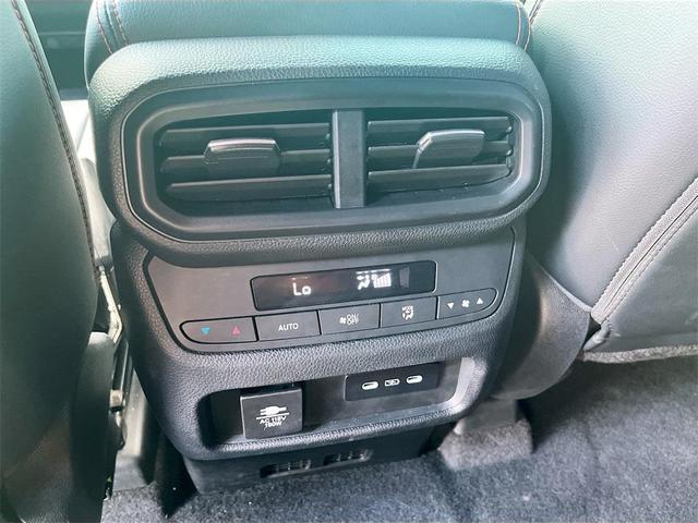 Photo of 2025 Platinum White Pearl Honda Pilot