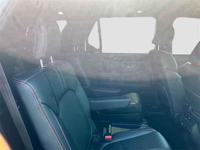 Photo of 2025 Platinum White Pearl Honda Pilot
