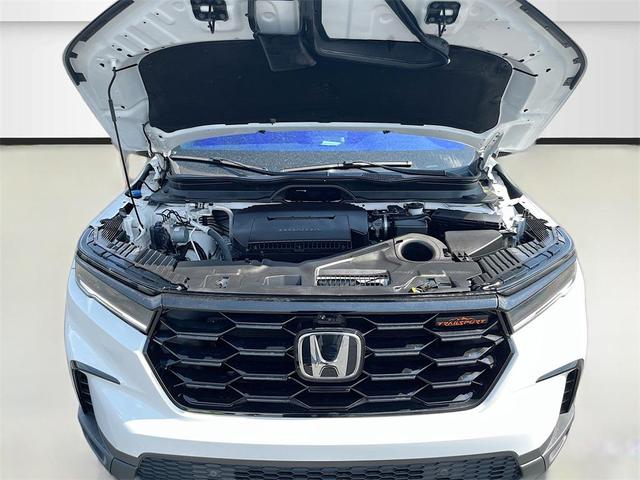 Photo of 2025 Platinum White Pearl Honda Pilot