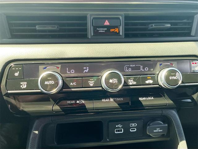 Photo of 2025 Platinum White Pearl Honda Pilot