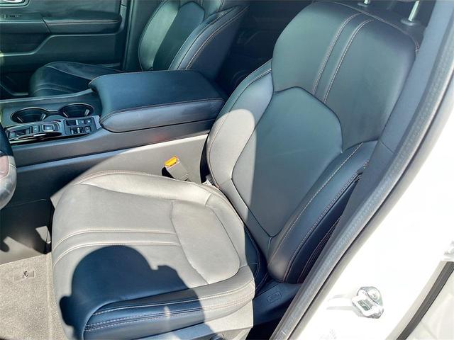 Photo of 2025 Platinum White Pearl Honda Pilot