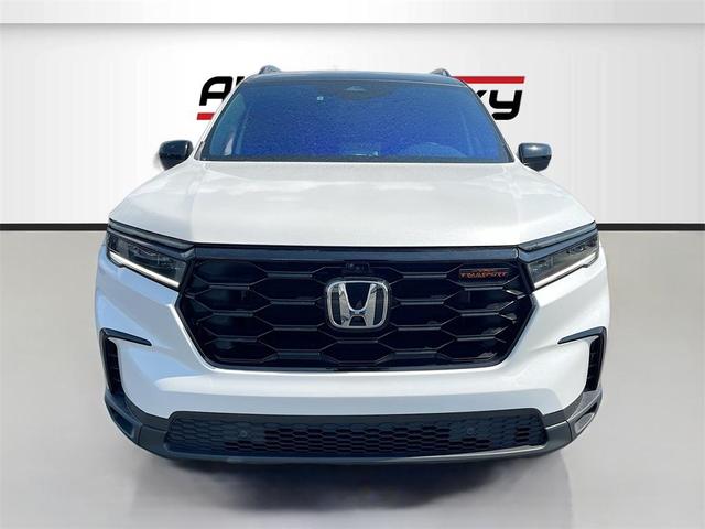 Photo of 2025 Platinum White Pearl Honda Pilot