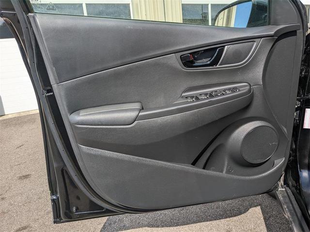 Photo of 2022 Ultra Black Pearl Hyundai KONA