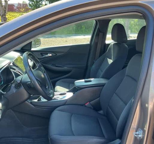 Photo of 2018 Sandy Ridge Metallic Chevrolet Malibu
