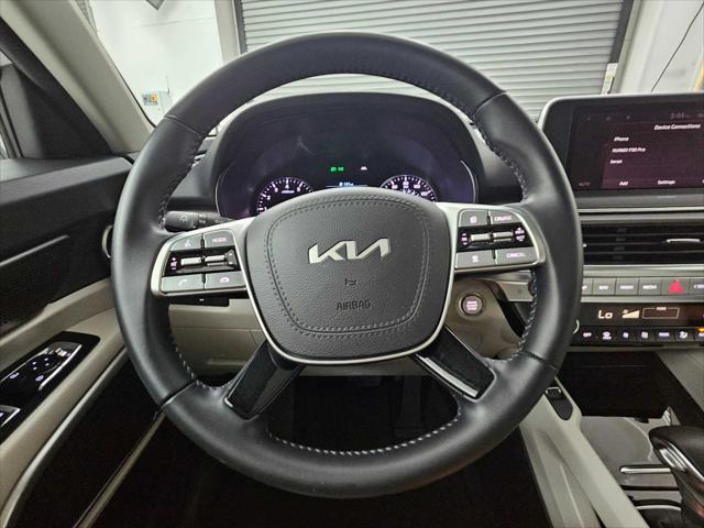 Photo of 2022 Glacial White Pearl Kia Telluride