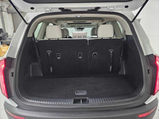 Photo of 2022 Glacial White Pearl Kia Telluride