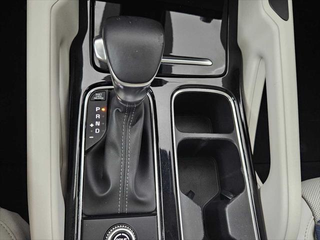 Photo of 2022 Glacial White Pearl Kia Telluride