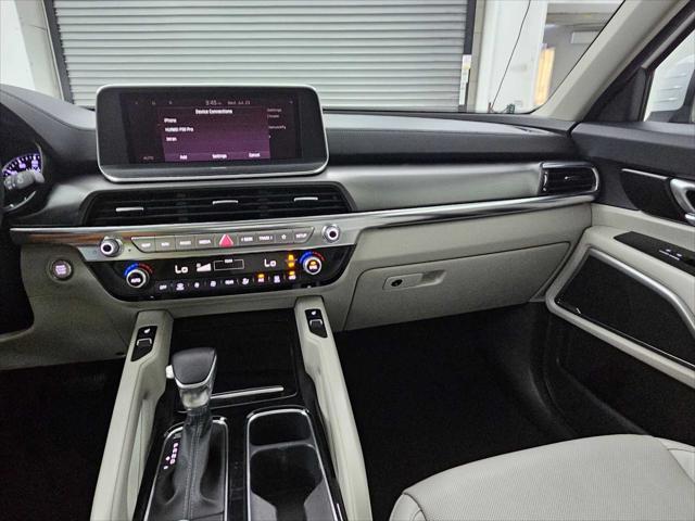 Photo of 2022 Glacial White Pearl Kia Telluride
