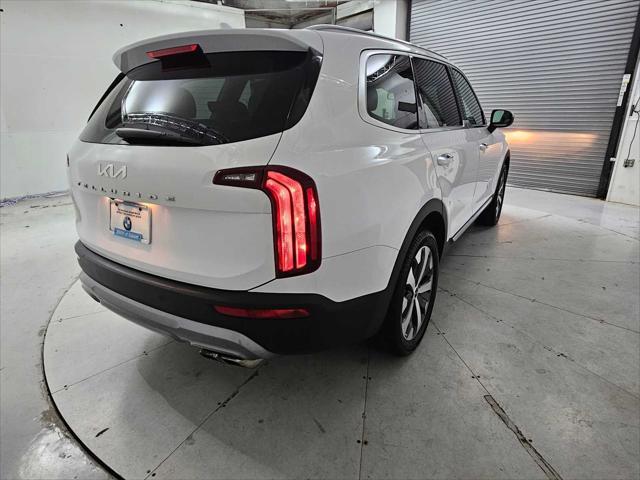 Photo of 2022 Glacial White Pearl Kia Telluride