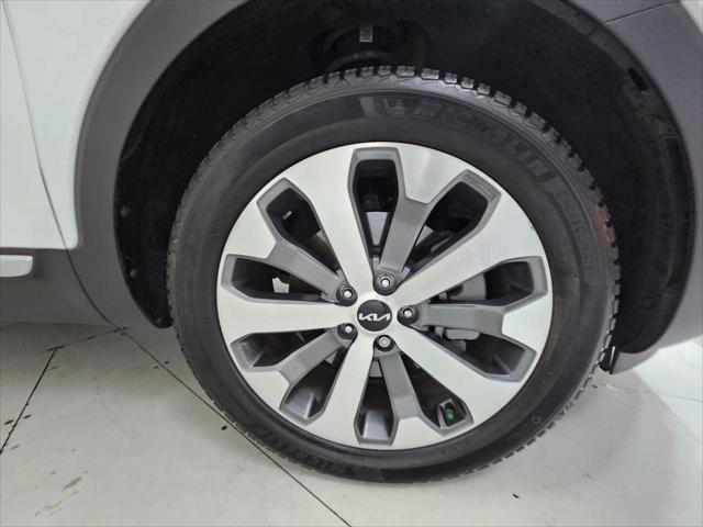 Photo of 2022 Glacial White Pearl Kia Telluride