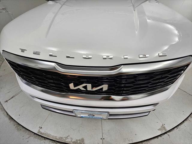 Photo of 2022 Glacial White Pearl Kia Telluride