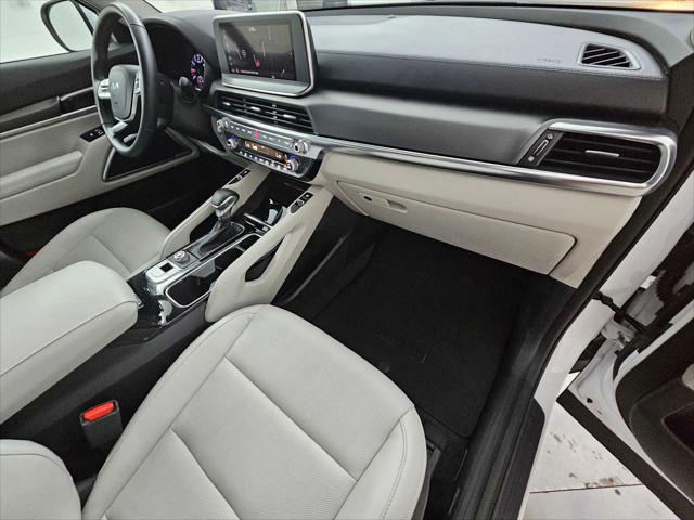 Photo of 2022 Glacial White Pearl Kia Telluride