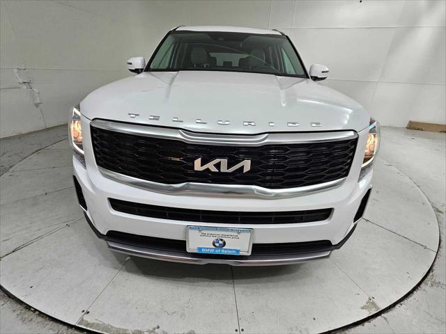 Photo of 2022 Glacial White Pearl Kia Telluride