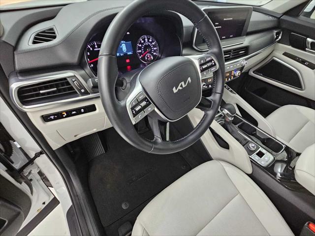 Photo of 2022 Glacial White Pearl Kia Telluride
