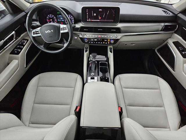Photo of 2022 Glacial White Pearl Kia Telluride