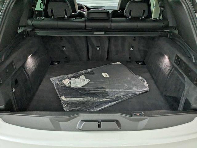 Photo of 2022 Mineral White Metallic BMW X5
