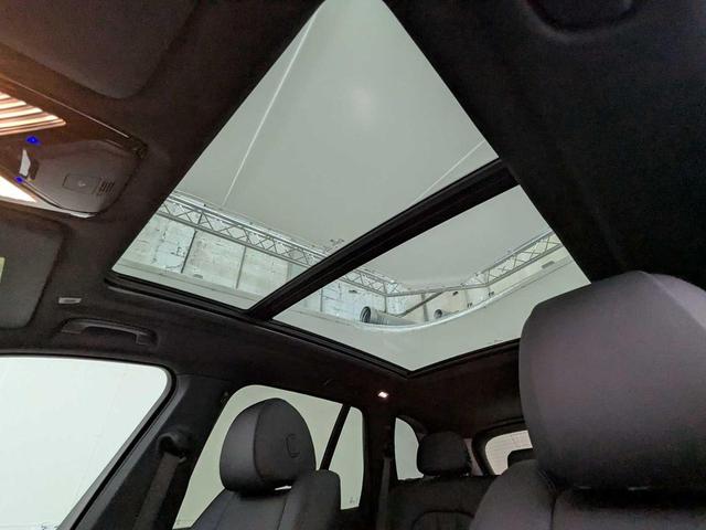 Photo of 2022 Mineral White Metallic BMW X5