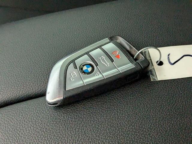 Photo of 2022 Mineral White Metallic BMW X5