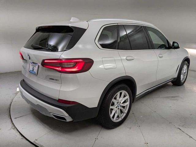 Photo of 2022 Mineral White Metallic BMW X5