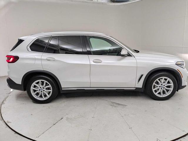 Photo of 2022 Mineral White Metallic BMW X5