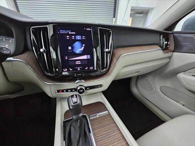 Photo of 2021 Denim Blue Metallic Volvo XC60