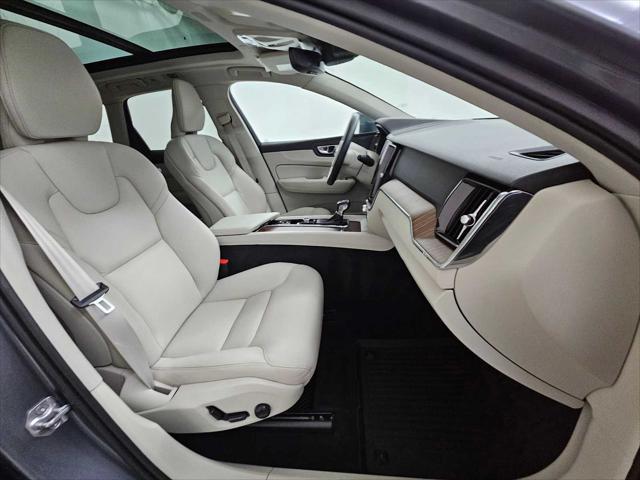 Photo of 2021 Denim Blue Metallic Volvo XC60