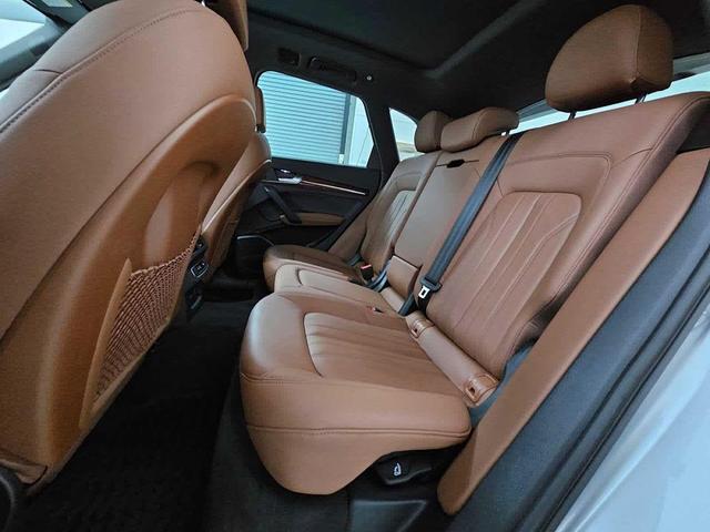 Photo of 2022 Florett Silver Metallic Audi Q5