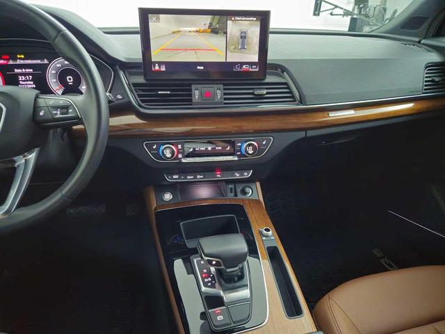 Photo of 2022 Florett Silver Metallic Audi Q5