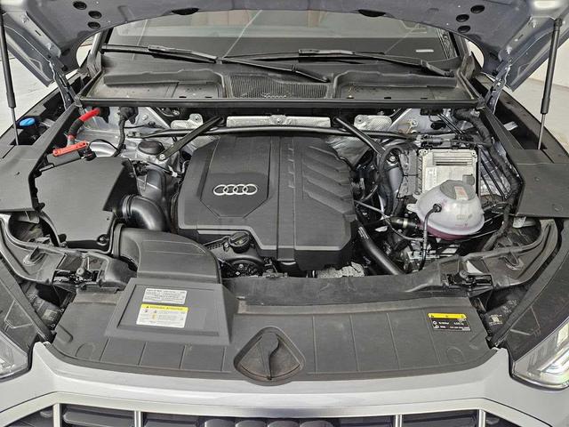 Photo of 2022 Florett Silver Metallic Audi Q5