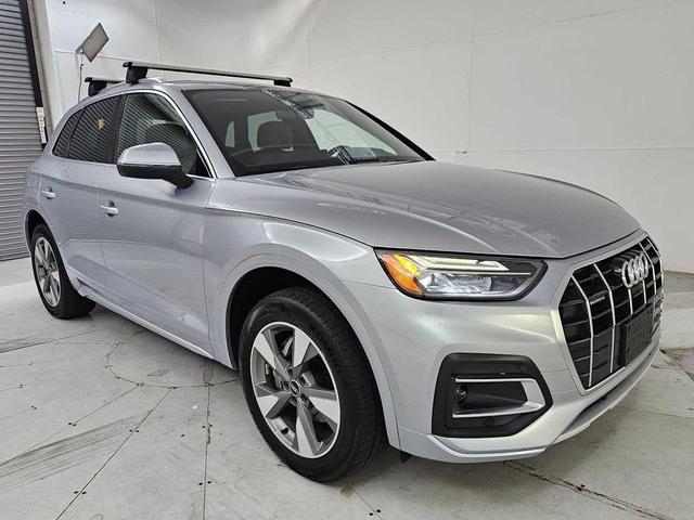 Photo of 2022 Florett Silver Metallic Audi Q5