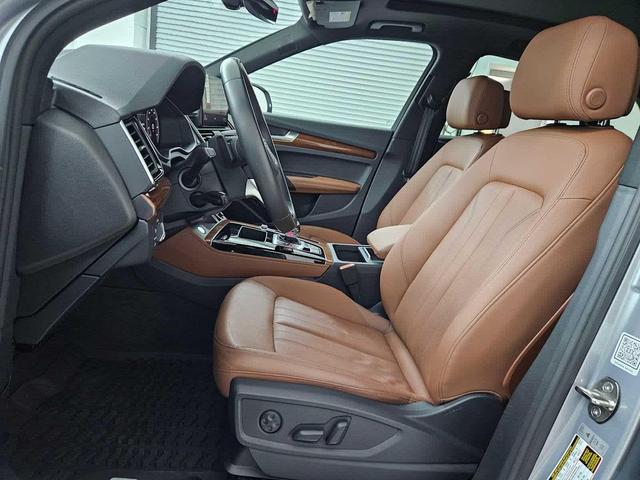 Photo of 2022 Florett Silver Metallic Audi Q5