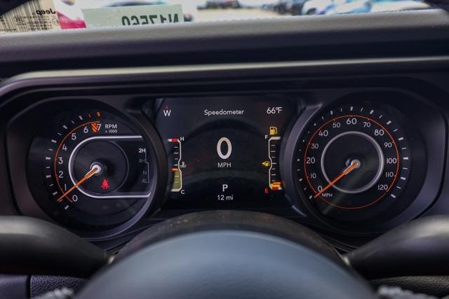 Photo of 2025 Bright White Clearcoat Jeep Gladiator