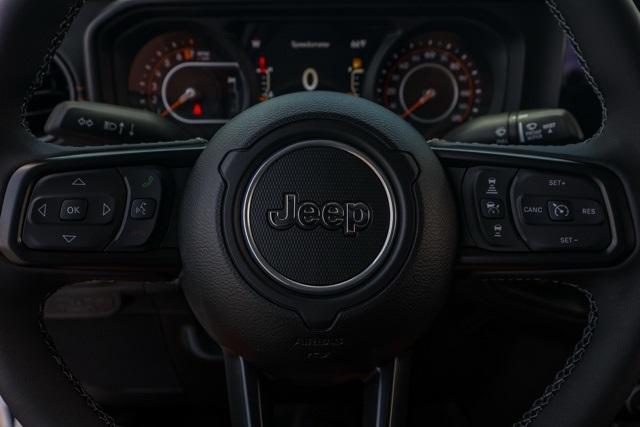Photo of 2025 Bright White Clearcoat Jeep Gladiator