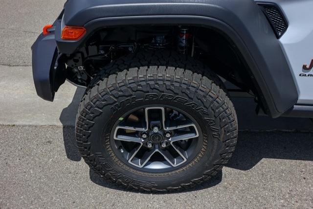 Photo of 2025 Bright White Clearcoat Jeep Gladiator