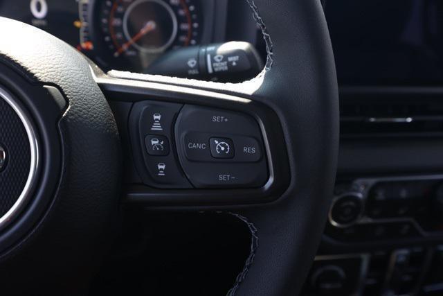 Photo of 2025 Anvil Clearcoat Jeep Gladiator