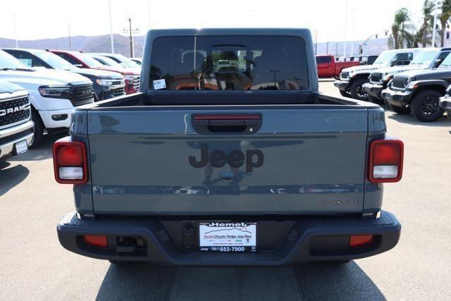 Photo of 2025 Anvil Clearcoat Jeep Gladiator