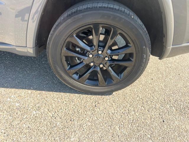 Photo of 2021 Sting Gray Clearcoat Jeep Grand Cherokee