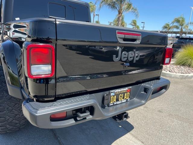 Photo of 2021 Black Clearcoat Jeep Gladiator