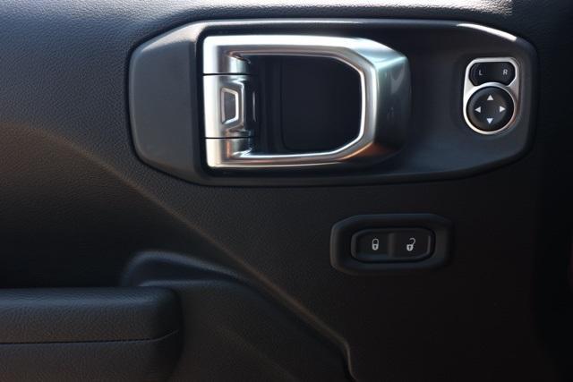 Photo of 2025 Granite Crystal Clearcoat Metallic Jeep Wrangler