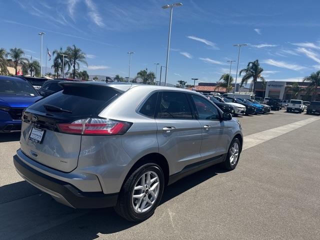 Photo of 2023 Silver Metallic Ford Edge