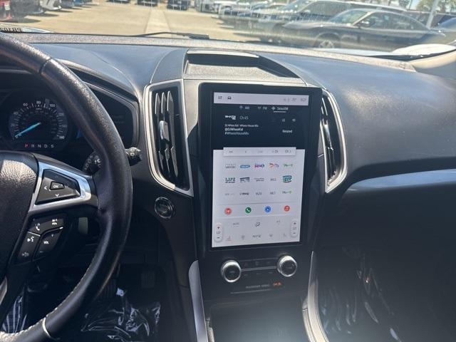 Photo of 2023 Silver Metallic Ford Edge
