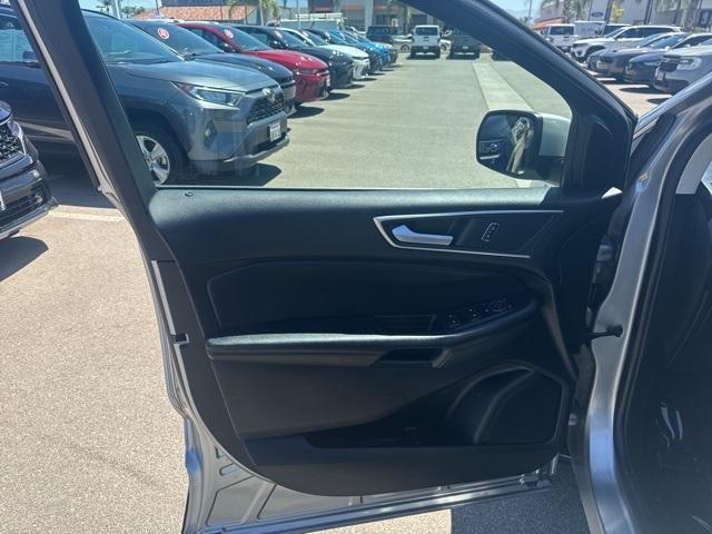 Photo of 2023 Silver Metallic Ford Edge
