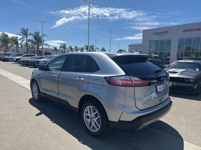 Photo of 2023 Silver Metallic Ford Edge